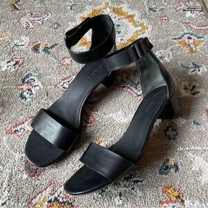 Vince Minimalist Block Low Heel Leather Sandals size 7.5